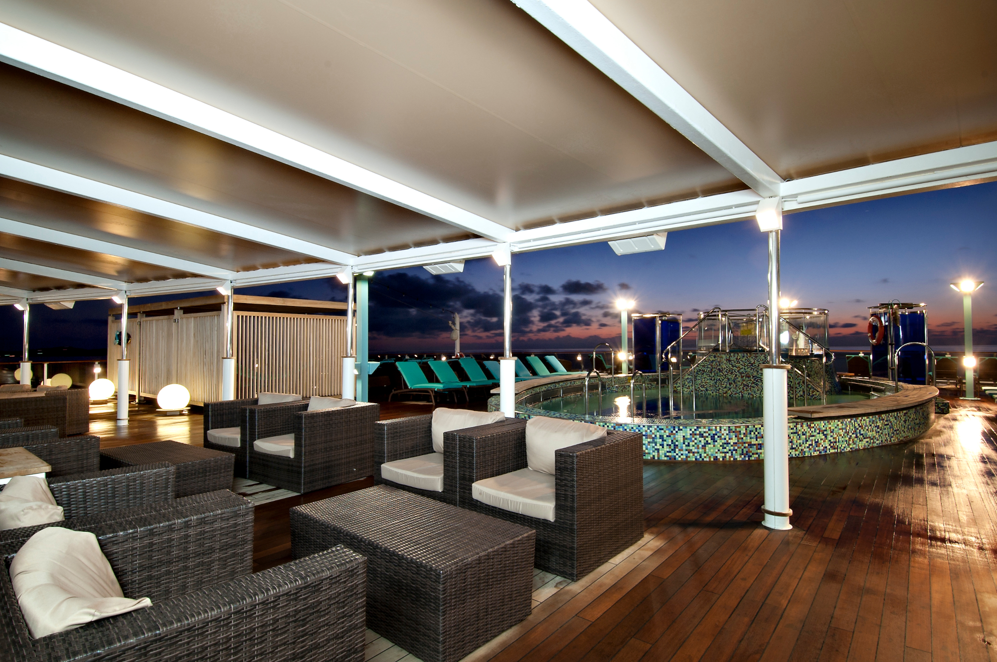 MyCruise Carnival Legend Offentlige-arealer Pool-spa7